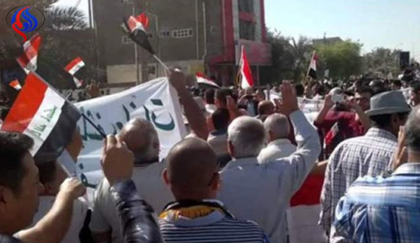 العشرات يتظاهرون وسط بغداد تضامنا مع احتجاجات البصرة
