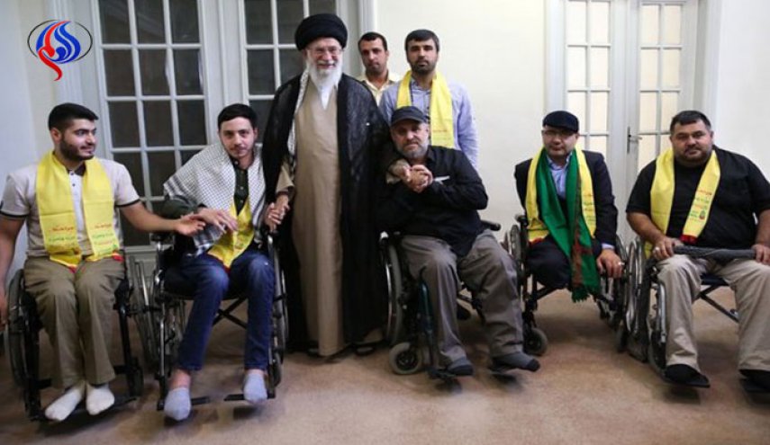 قائد الثورة يستقبل مجاهدي حزب الله المشاركين بحرب تموز