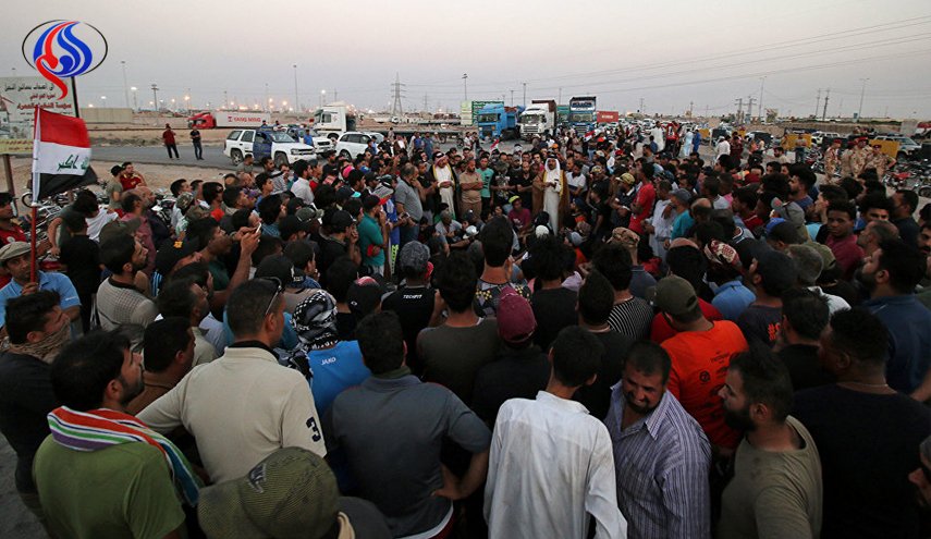 پایبندی معترضان عراقی به برگزاری تظاهرات مسالمت آمیز/ اغاز فعالیت دوباره فرودگاه نجف