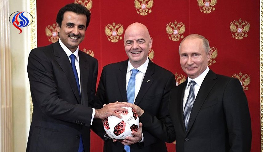 روسیه میزبانی جام جهانی را به قطر تحویل داد + عکس