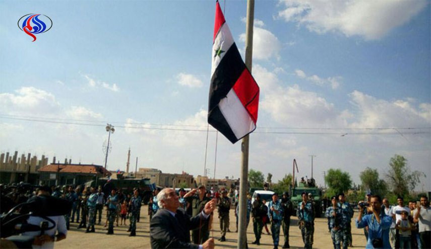 بالصور.. رفع العلم الوطني في بصرى الشام إيذانا بإعلانها خالية من الإرهاب
