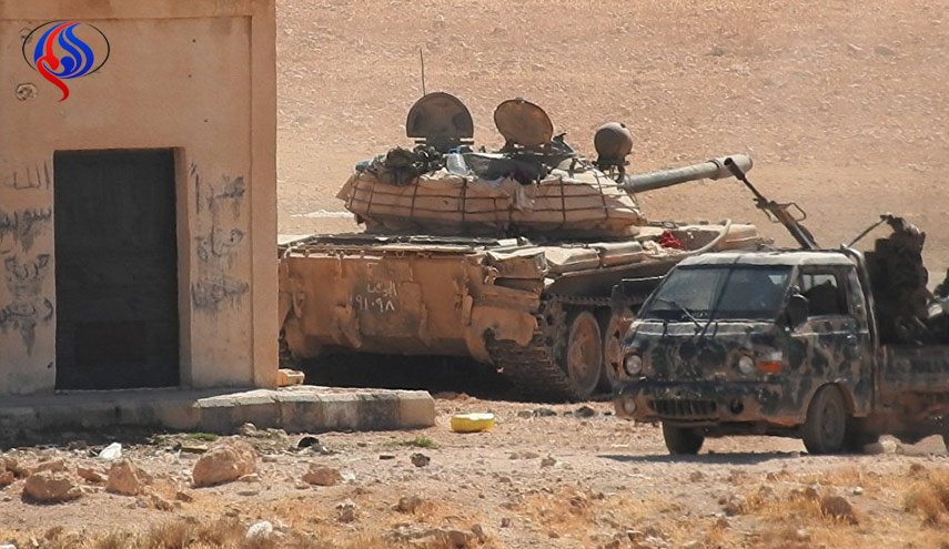 الجيش السوري يبدأ قصفا كثيفا من ريف اللاذقية باتجاه تجمعات مسلحي إدلب