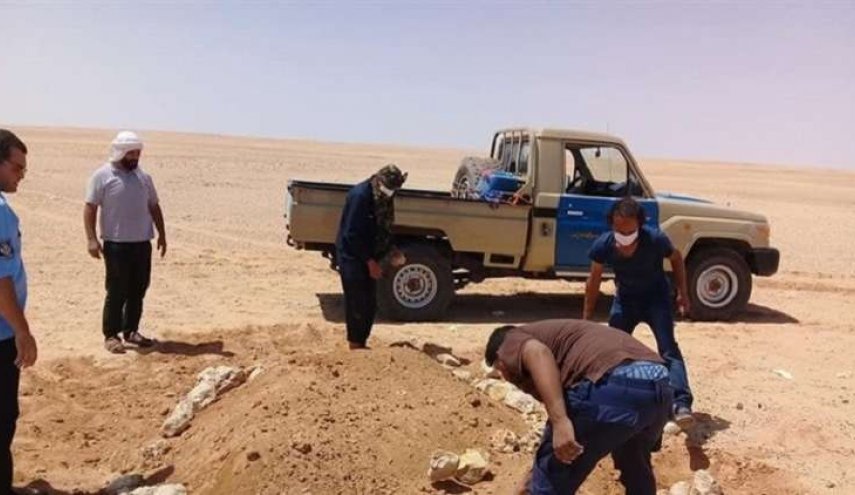 العثور على جثث متحللة لمصريين في صحراء ليبيا + صور