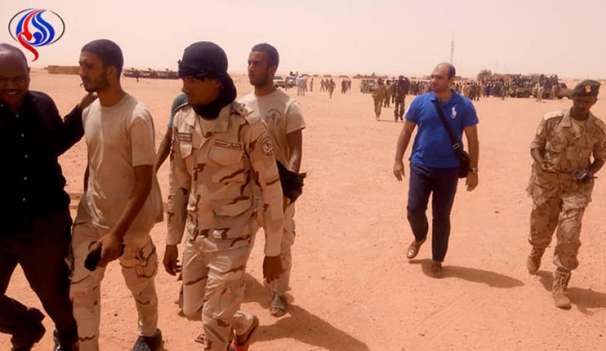 السودان يعلن تحرير عسكريين مصريين اختطفوا جنوب ليبيا + صور