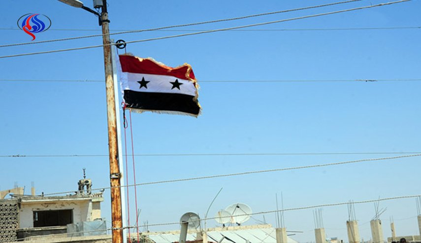 بالصور.. رفع العلم السوري في مدينة نوى بريف درعا الشمالي