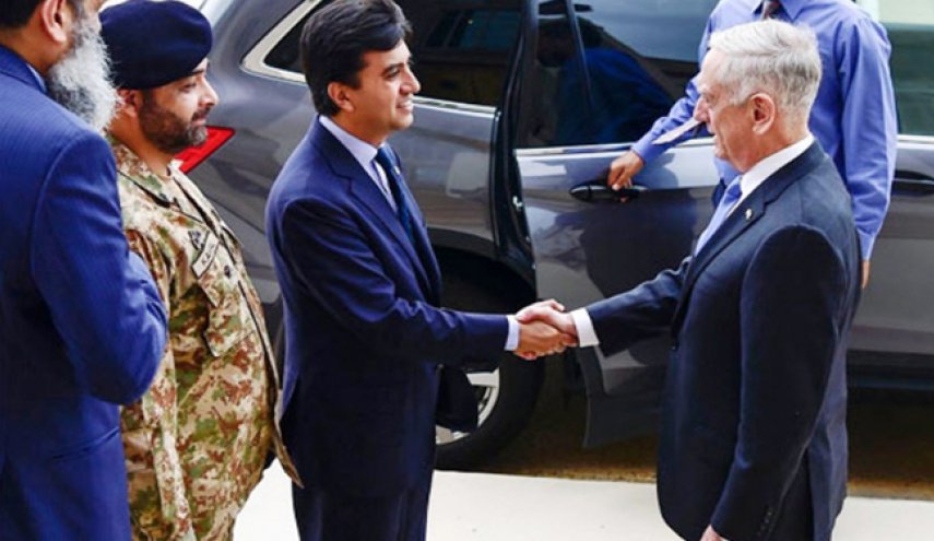 پاکستان و آمریکا برای حل اختلافات گفتگو کردند

