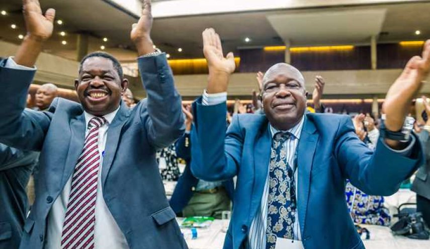 الحزب الحاكم في زيمبابوي يفوز بالأغلبية في الانتخابات التشريعية