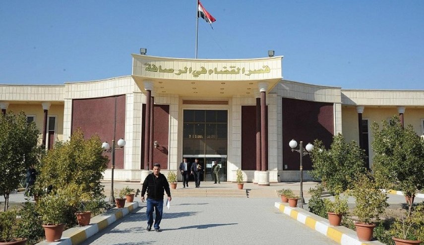 القضاء العراقي يحقق مع مهربين حاولوا بيع 800 قطعة أثرية