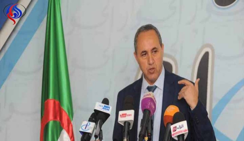 وزير الثقافة الجزائري یعري تمثال عين الفوارة!
