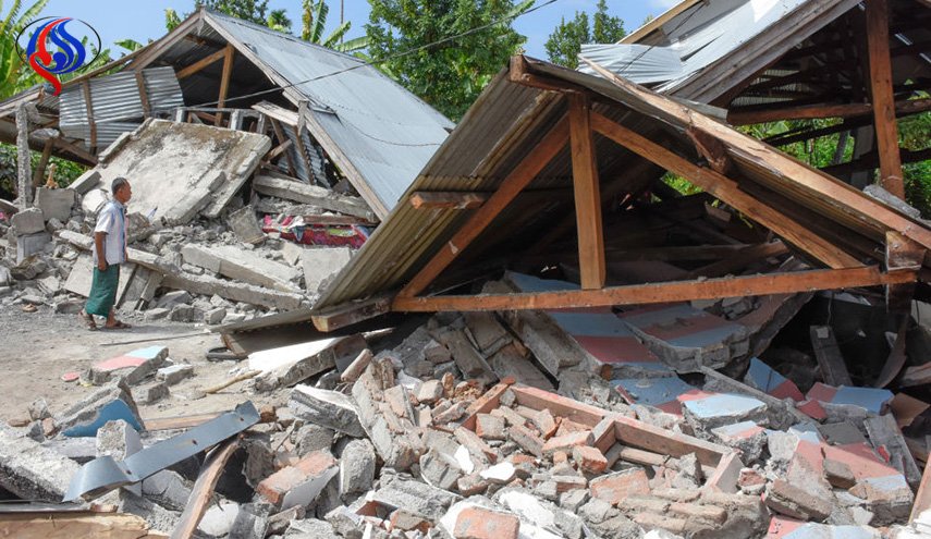 82 قتيلا ومئات الجرحى حصيلة زلزال اندونيسيا 