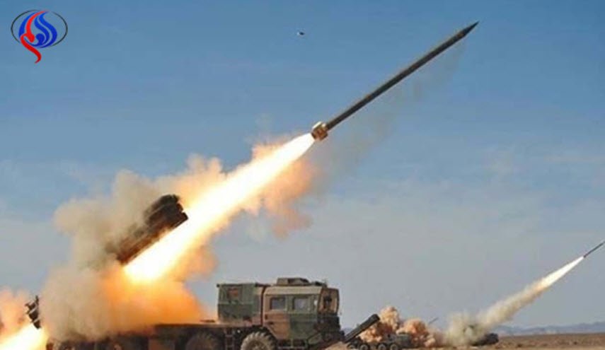 قصف صاروخي ومدفعي على مواقع عسكرية سعودية بجيزان
