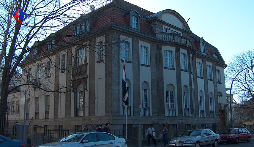سفارة سوريا ببرلين تدعو السوريين في ألمانيا لمراجعتها