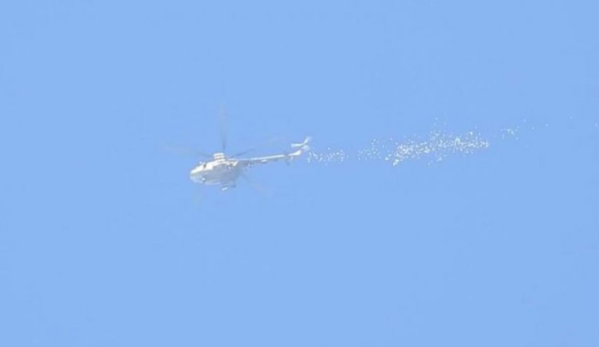 بالصور : الطيران السوري يلقي مناشير على إدلب .. ما مضمونها؟