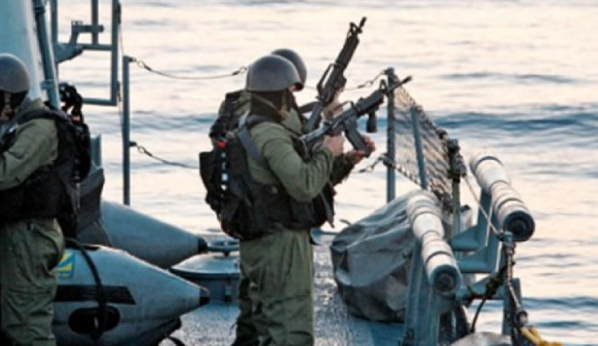 شلیک تیر هشدار صهیونیست‌ها به سمت ناوگروه شکست محاصره غزه
