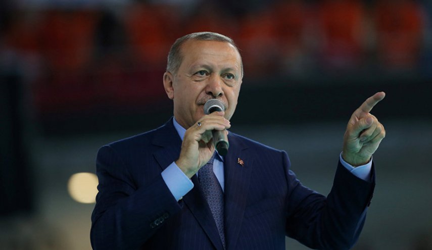 هل يخضع أردوغان لترامب أو ينتصر على أزمة الليرة؟