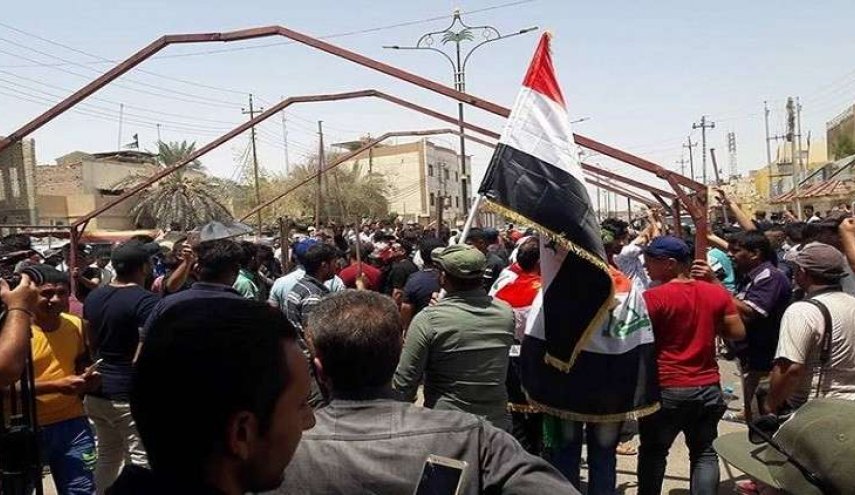 متظاهرون في البصرة يقطعون طريقا رئيسيا في كرمة علي 