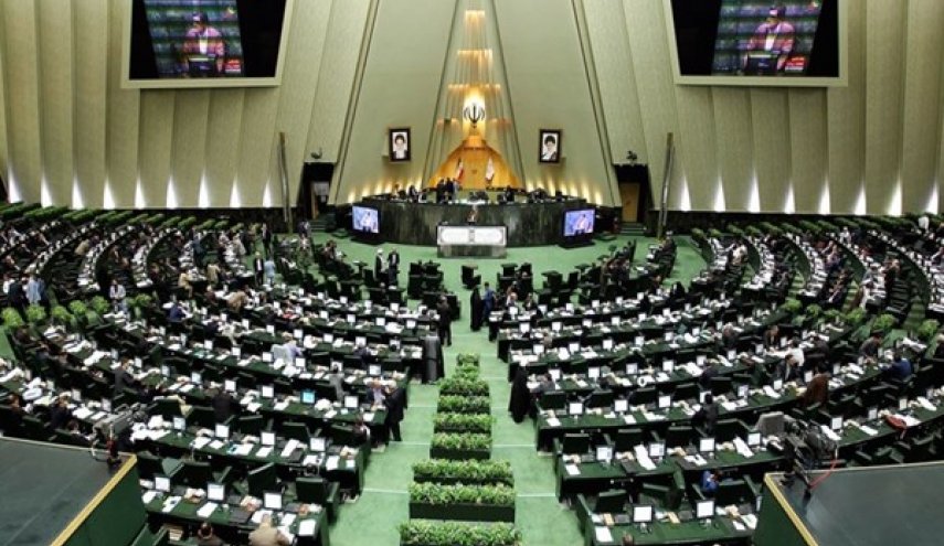 البرلمان الايراني يسائل وزيري الارشاد والنفط الاسبوع القادم