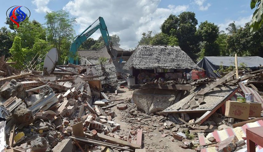 بالصور.. ارتفاع حصيلة ضحايا سلسلة هزات أرضية في إندونيسيا إلى 12 قتيلًا