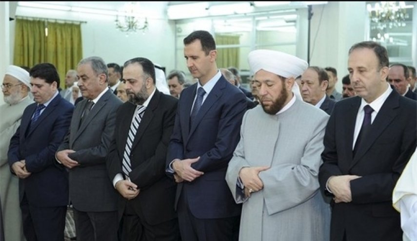 شاهد.. الرئيس الأسد يؤدي صلاة عيد الأضحى المبارك 