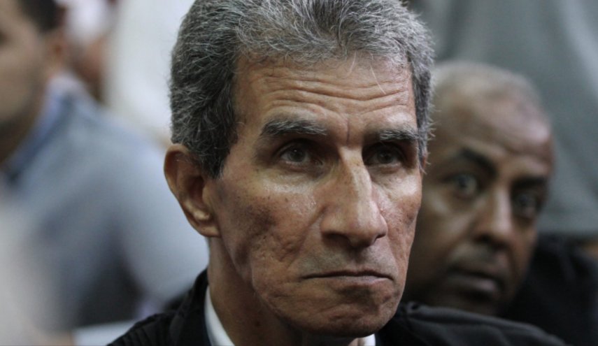 حبس المعارض المصري البارز معصوم مرزوق و6 آخرين 