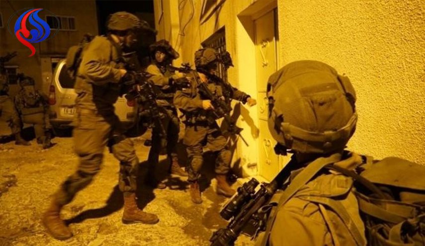 الاحتلال يعتقل 9 فلسطينيين ويغلق مطبعة بالضفة