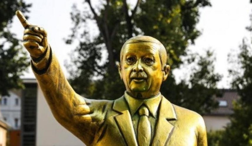 تمثال أردوغان يثير جدلا بألمانيا.. والسلطات تحسم أمره!