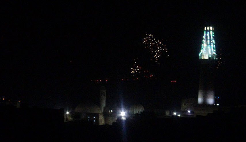شاهد الألعاب النارية تزين سماء مدينة صعدة في ليلة عيد الغدير الأغر
