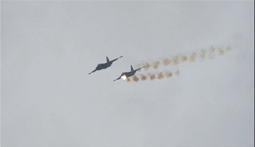 مقاتلات الجيش الايراني تجري سباق القصف الجوي والتكتيكي