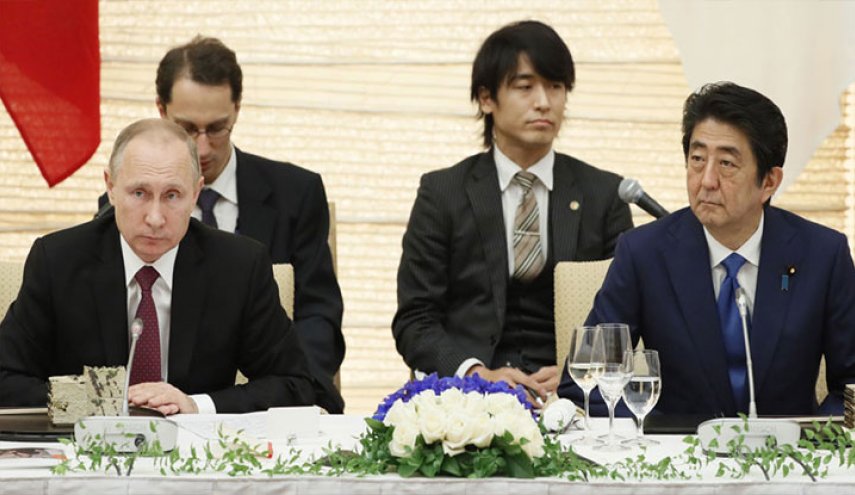 مباحثات روسية يابانية تمهد لزيارة شينزو آبي إلى روسيا