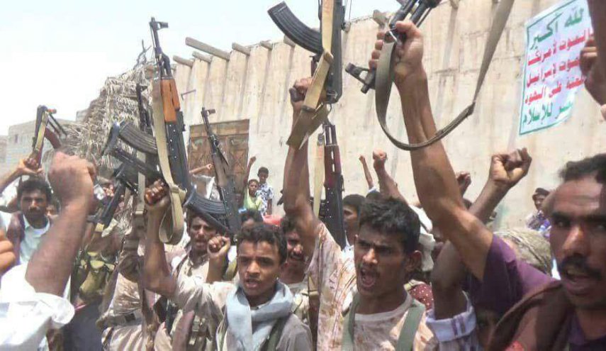 اليمن.. وقفة قبلية مسلحة بمديرية التحيتا تدين جرائم العدوان وتعلن النفير العام