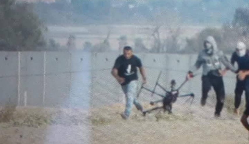شاهد الطائرة التي أسقطها المتظاهرون الفلسطينيون