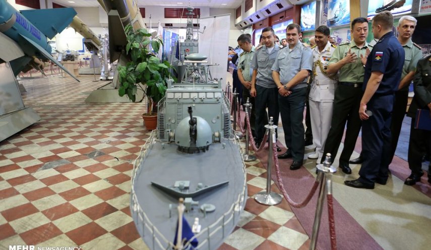 وابستگان نظامی خارجی از نمایشگاه دستاوردهای صنعت دفاعی بازدید کردند
