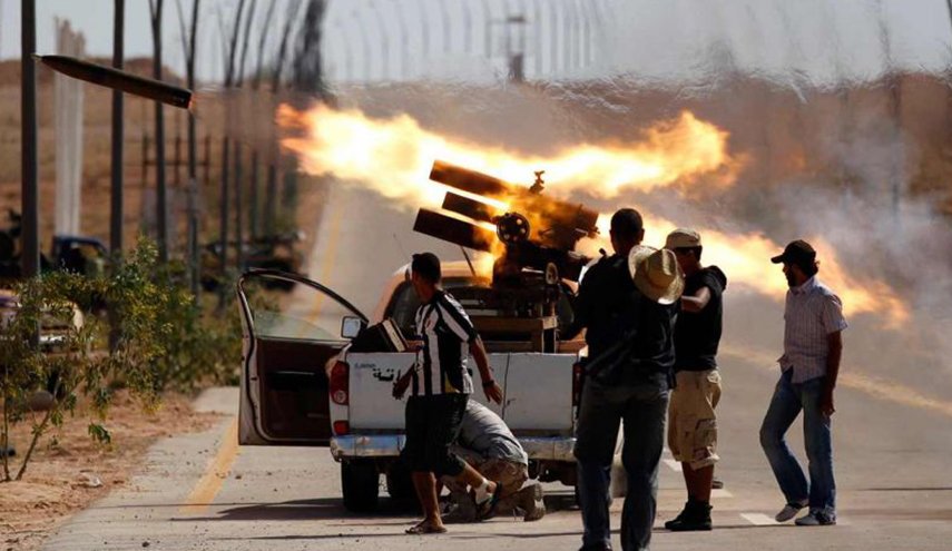 الاشتباكات المسلحة في طرابلس ليبيا..من يضرب من؟