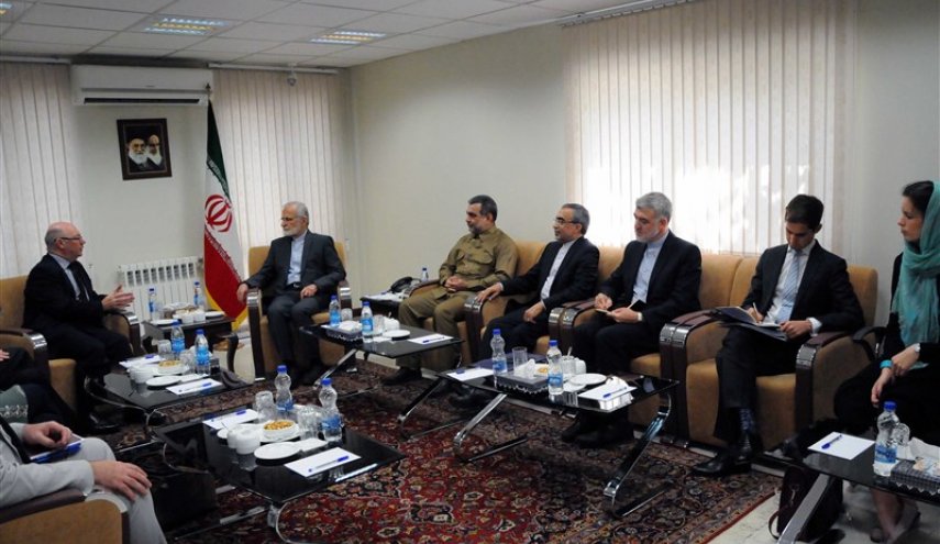 هشدار خرازی به معاون وزیر خارجه انگلیس درباره پیامدهای عدم‌انتفاع ایران از برجام
