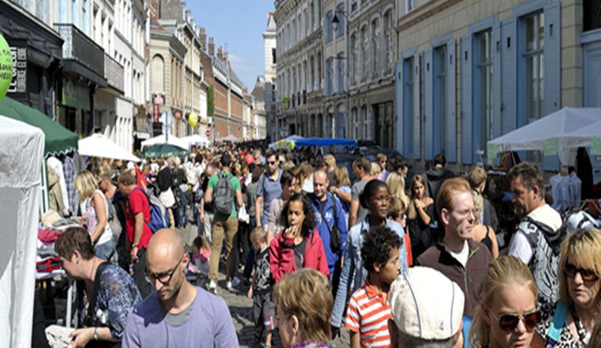 مدينة ليل الفرنسية تستقبل أكبر سوق شعبي في أوروبا لتخفيضات الأسعار