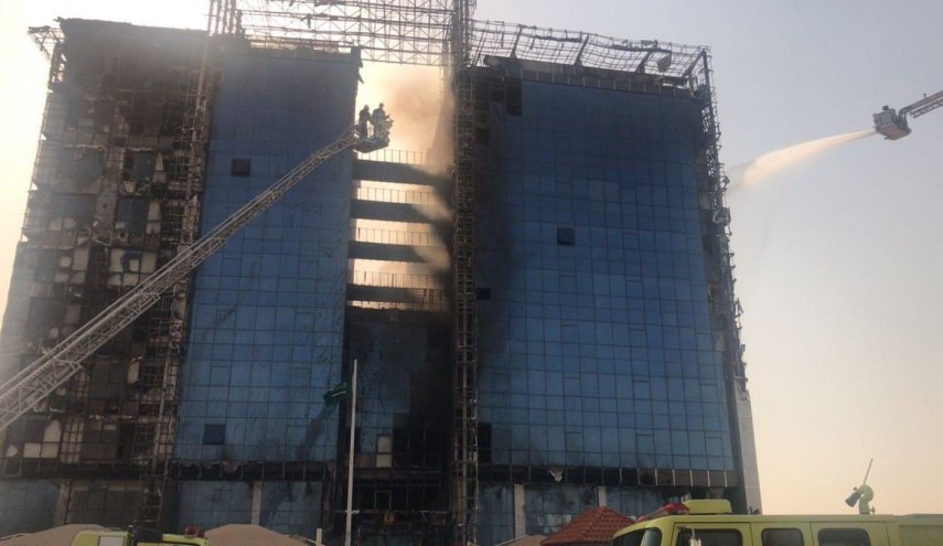 20 فرقة إطفاء للسيطرة على حريق مبنى النيابة العامة في الدمام