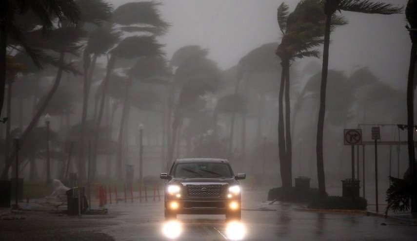 عاصفة قوية تضرب خليج المكسيك بالولايات المتحدة