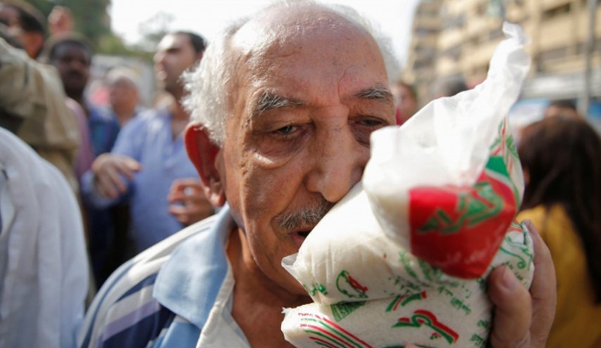 قرار حكومي يثير مخاوف المصريين من تكرار أزمة السكر