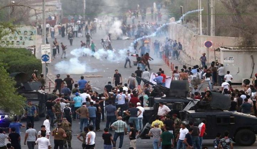 إصابة ثلاثة متظاهرين عراقيين برصاص قوات الأمن في البصرة