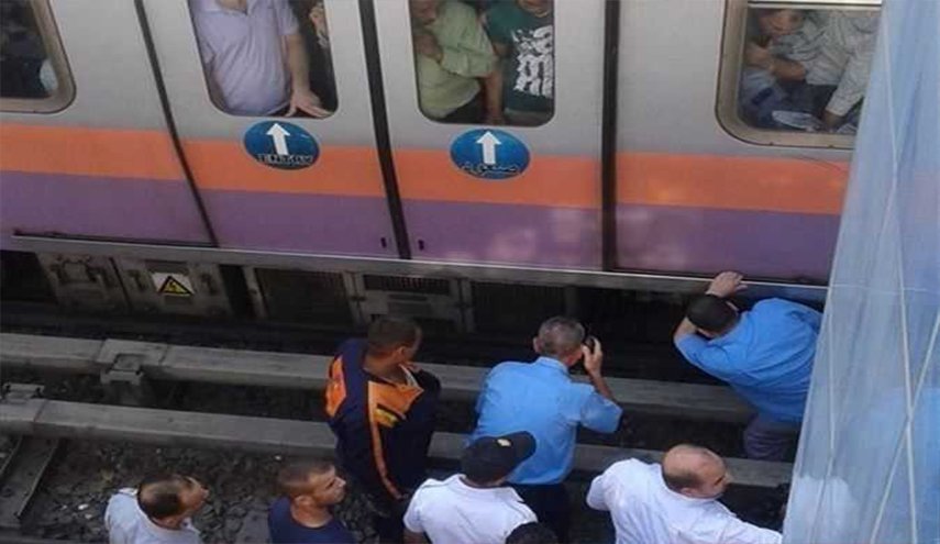 مترو الانفاق المصري يوجه رسالة للراغبين في الانتحار!