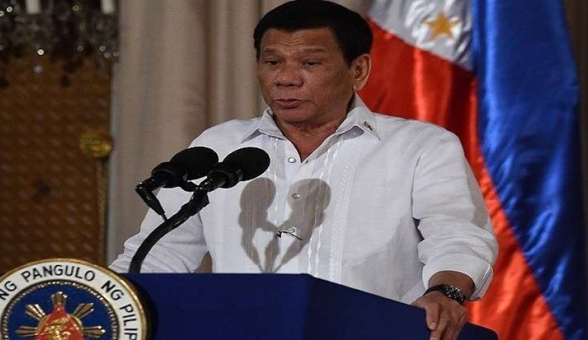 رئيس الفلبين يهدد كندا بـ'قوارب القمامة'