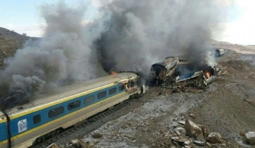17 قتيلاً في تصادم بين قطارين في أنغولا