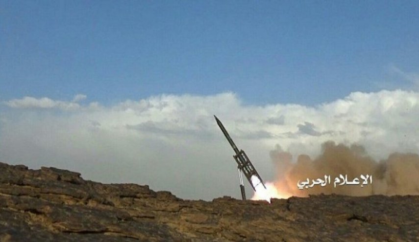 القوة الصاروخية اليمنية تقصف مطار جيزان الإقليمي 