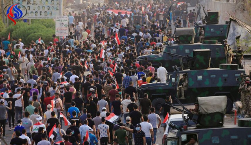 الآلاف يشاركون في تشييع شاب من ضحايا احتجاجات البصرة

