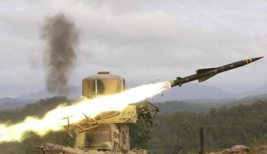 حمله موشکی مبارزان یمنی به پایگاه ارتش سعودی