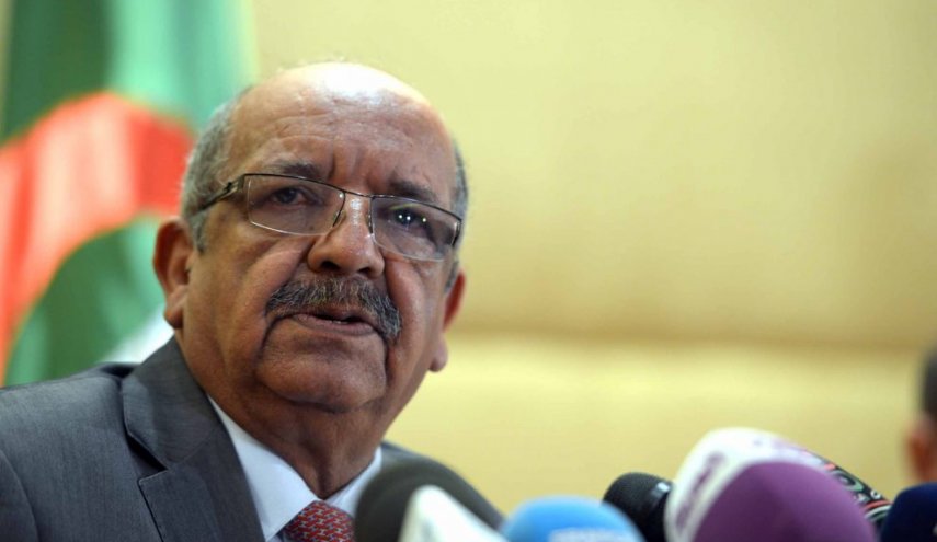 وزير الخارجية الجزائري يشدد على متانة العلاقات بين بلاده والعراق
