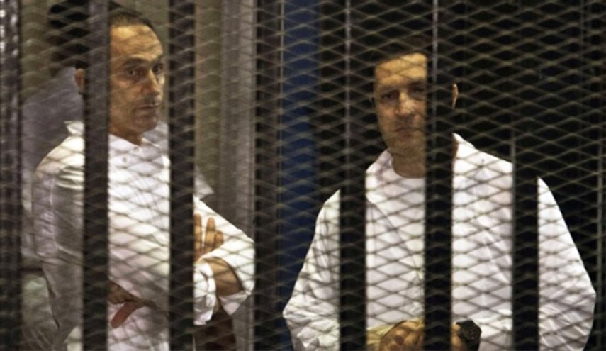 جنايات القاهرة تقرر القبض على علاء وجمال مبارك
