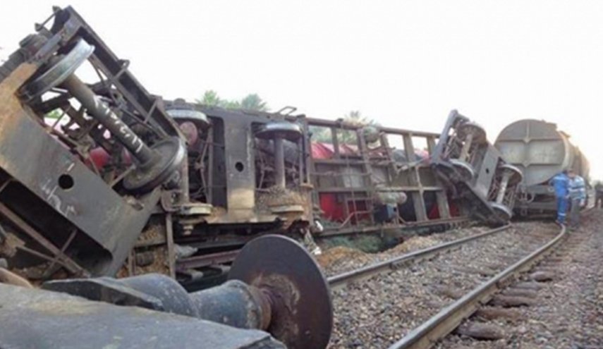 إصابة 13 شخصا في حادث خروج قطار عن سكته في مصر