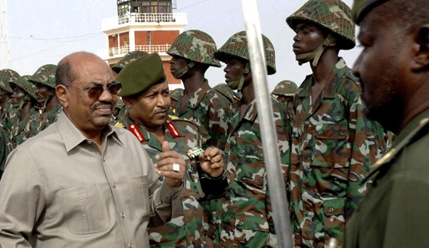 البشير يجري تعديلات في قيادة الجيش السوداني