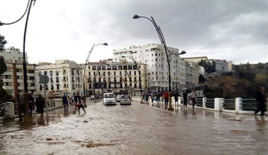 بالصور.. أمطار غزيرة تغرق مدينة قسنطينة الجزائرية